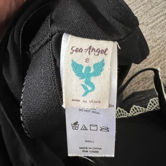 Women’s Lace Trimmed V Neck Maternity Tankini Top - Picture 3 of 3